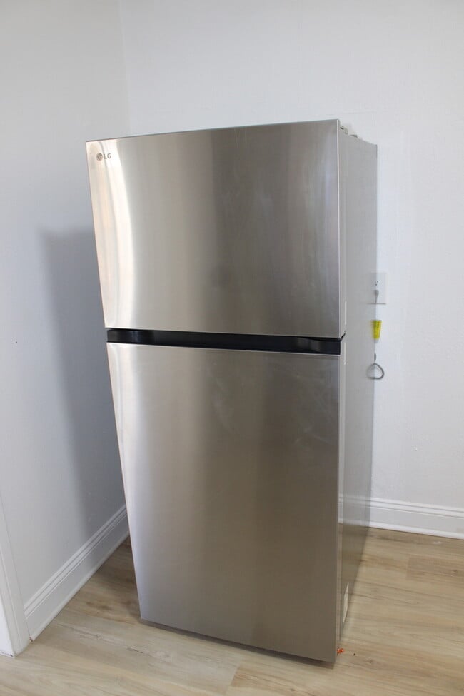 Building Photo - Cozy 2-bedroom, 1 full bath with vanity home located in Kansas City, MO