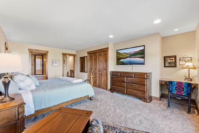 Building Photo - Breck 3-bedroom home with views! 12 month lease!