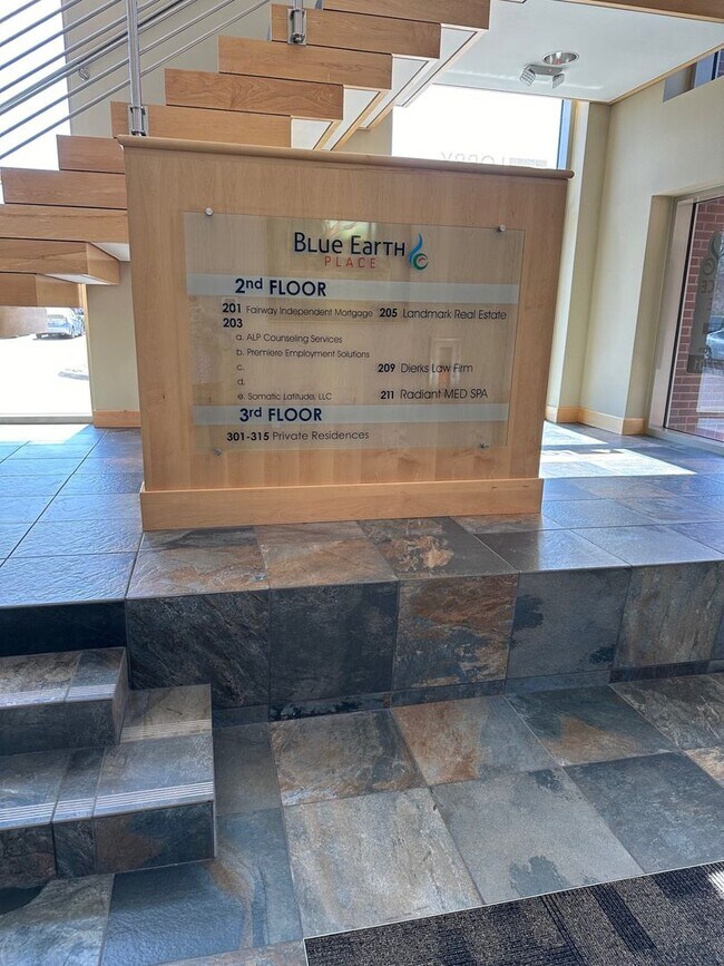 Building Photo - Blue Earth Place-One Bedroom available