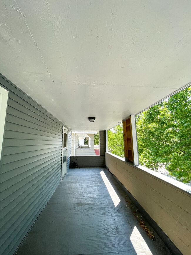 Building Photo - 2053 Robin St