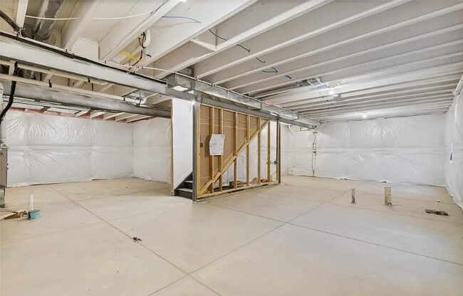 Building Photo - Shared Bathroom Room 3