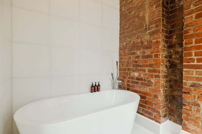 Building Photo - 1201 Jackson St