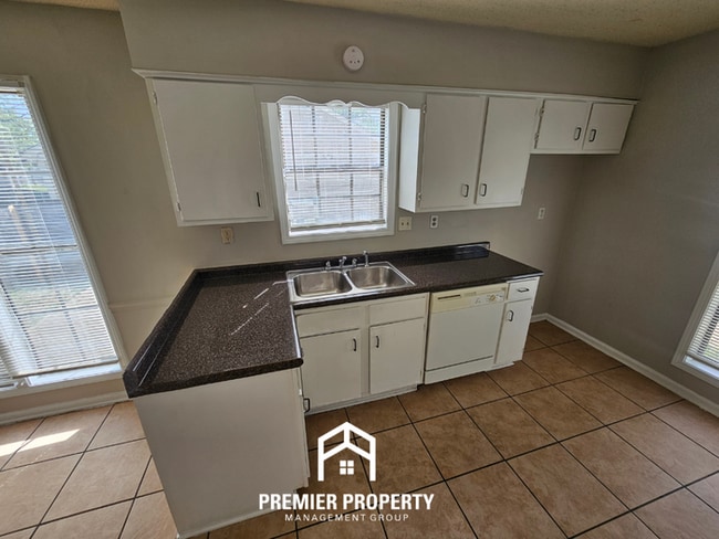 Building Photo - Modern 3BR/2BA Memphis Home | Vaulted Ceilings, Hardwood Floors & Dual Dining