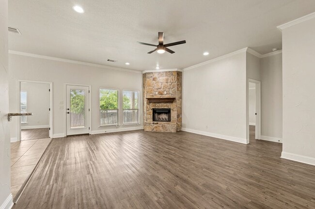 Building Photo - 104 Cold Track Dr