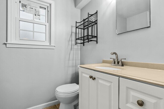 Building Photo - 215 Darrell Dr