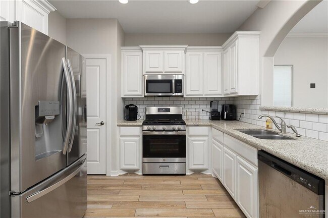 Building Photo - 15 N 33rd St