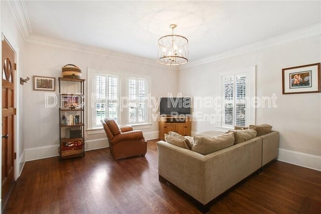Building Photo - 939 Euclid Ave NE