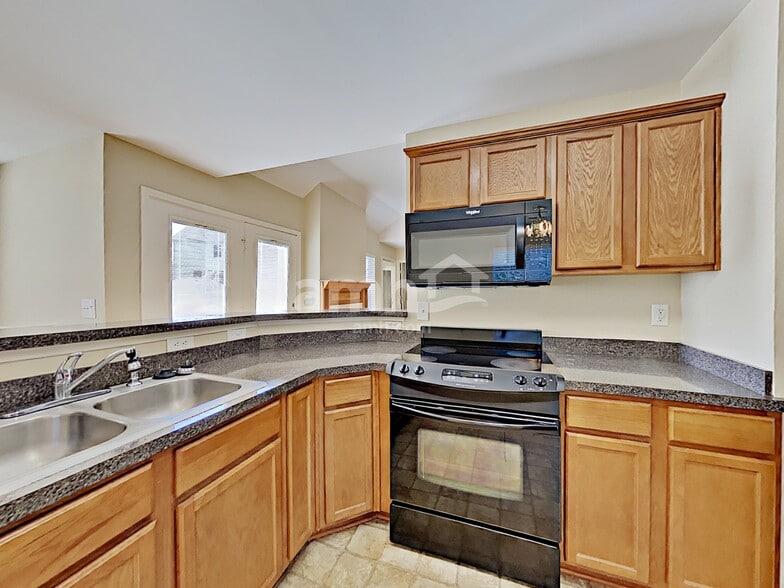 Building Photo - 1442 Saddle Brk