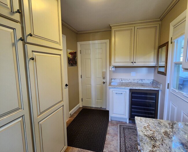 Building Photo - 25875 Estacada Way