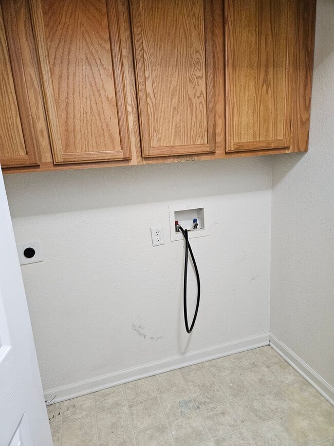 Building Photo - Amazing price amazing location 2 bdrm Condo avail: 7/16