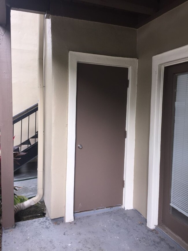 Building Photo - 1 Bedroom/1 bathroom 1st Floor condo with ...