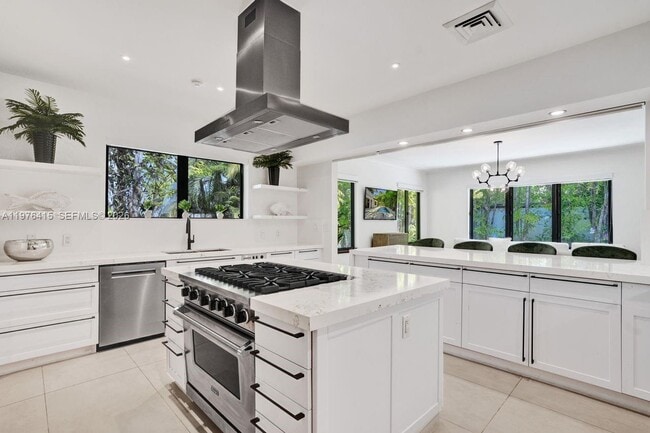 Building Photo - 5735 N Bay Rd