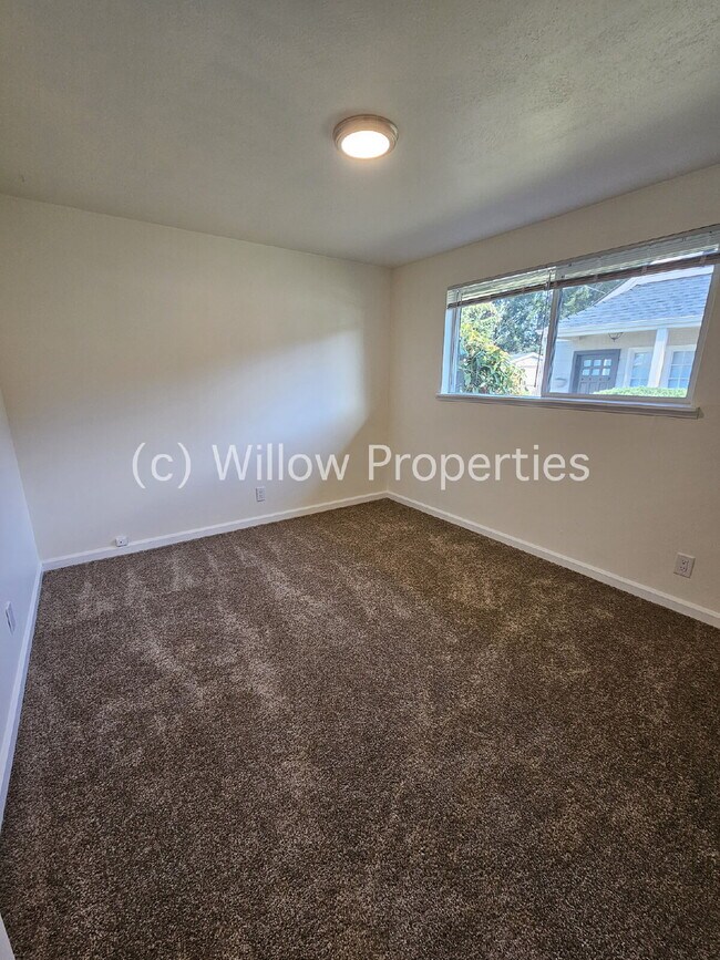 Building Photo - Cozy one bedroom duplex