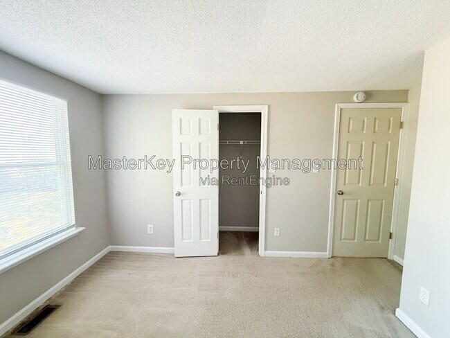 Building Photo - 704 E Dynasty Dr