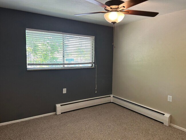 Building Photo - Prime Fort Collins Location – 2 Bedroom Apartment Available Now