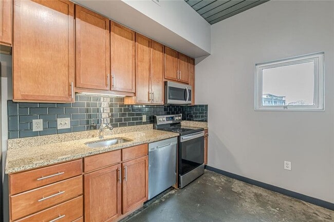 Building Photo - 620 Glen Iris Dr NE