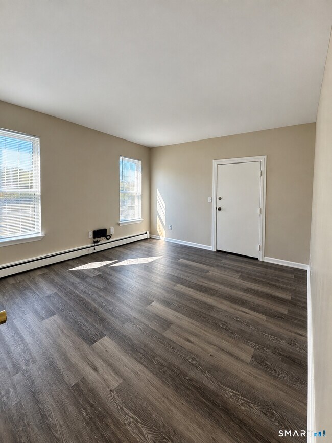 Building Photo - 640 Elm St