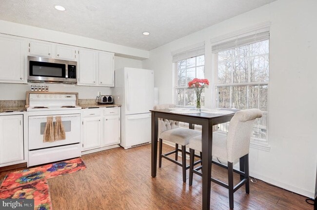 Building Photo - 1598 Woodcrest Dr
