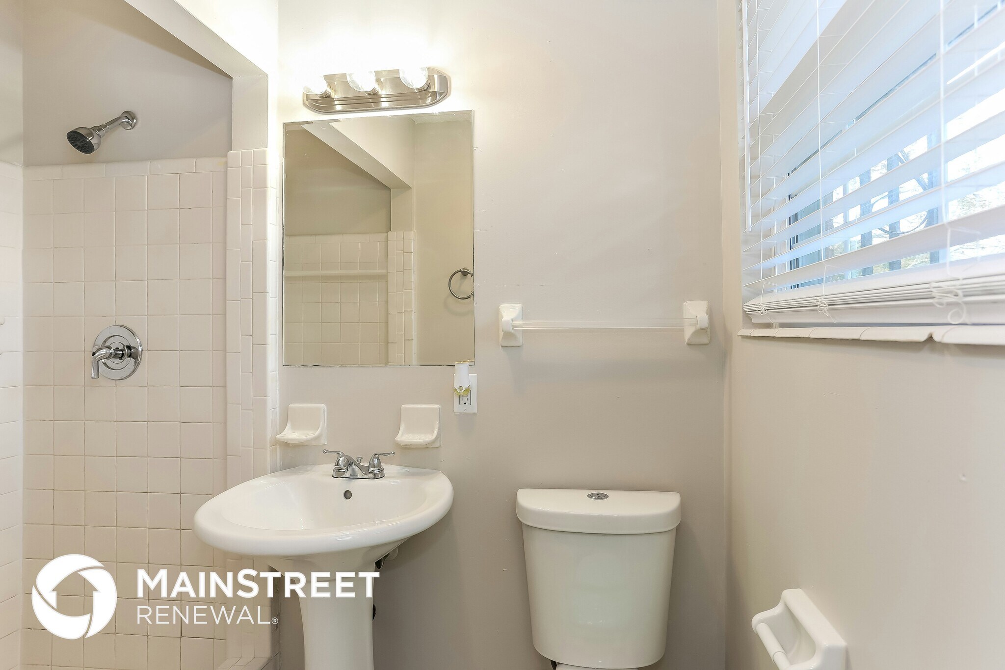 Building Photo - 85589 Winona Bayview Rd