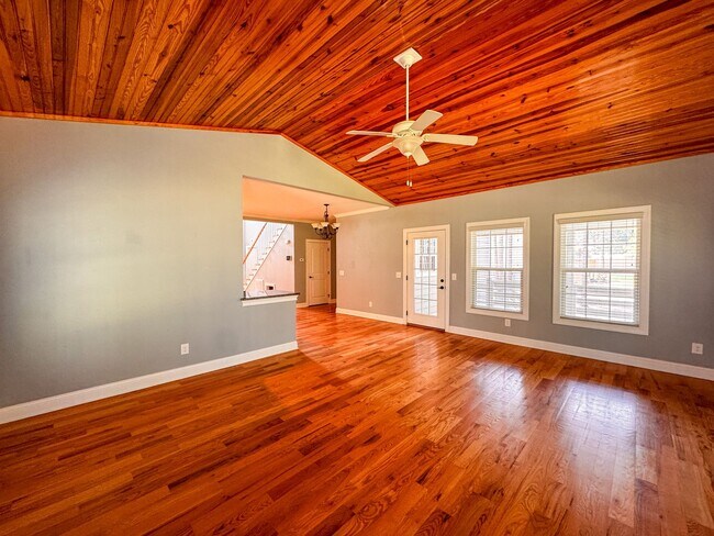 Building Photo - Spacious 5 Bed 3.5 Bath Home in Carthage