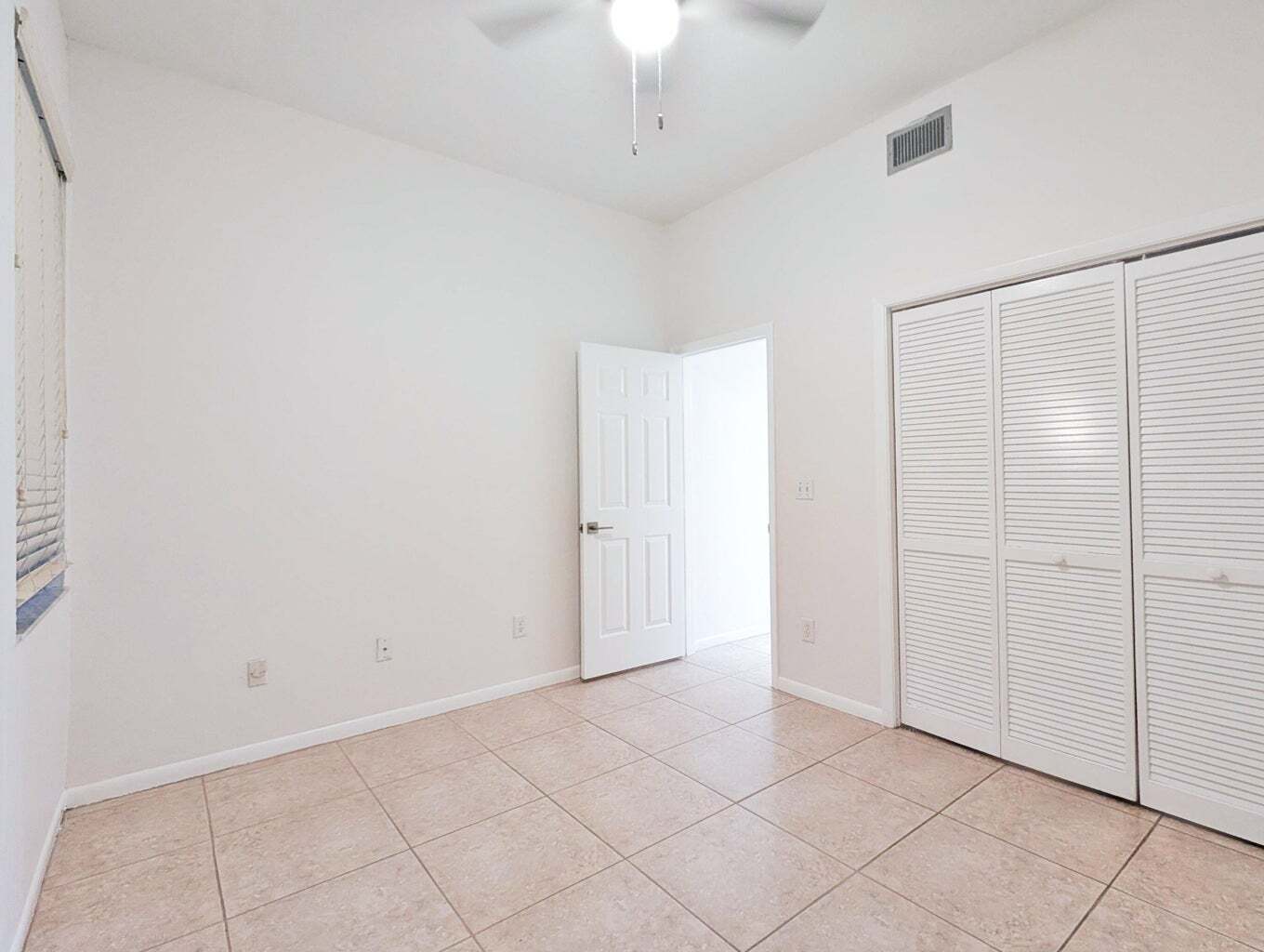 Building Photo - 7535 La Paz Blvd