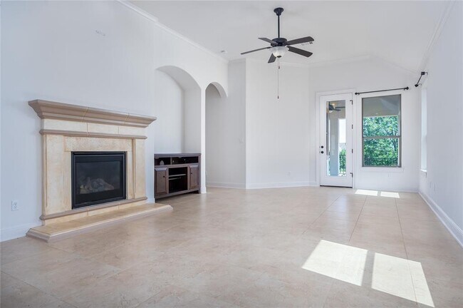 Building Photo - 14505 Ladera Blvd