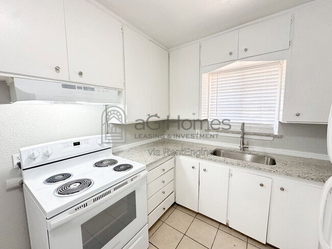 Building Photo - 1508 NE 44th St
