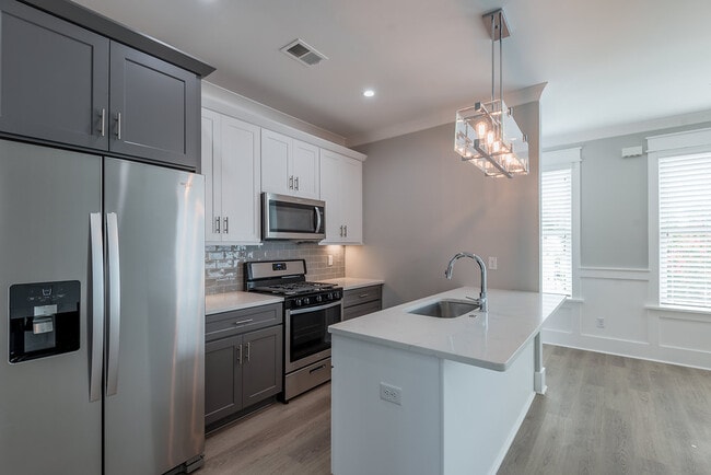 Building Photo - 8 Sanctuary Ct