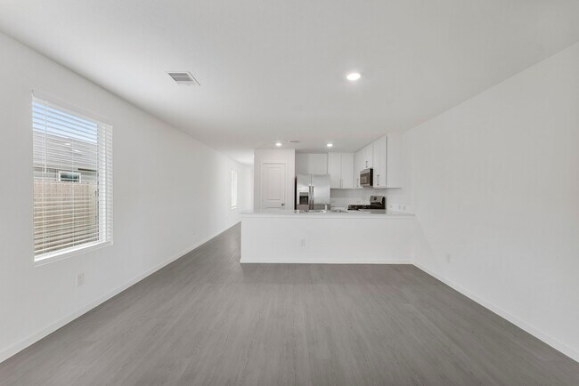 Building Photo - 706 Umbrella Tree Dr