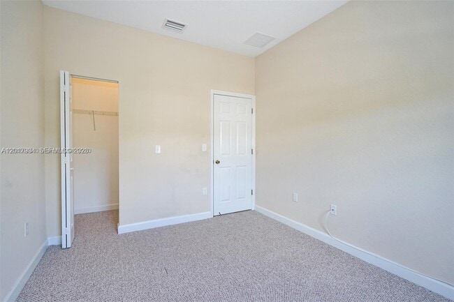 Building Photo - 1048 NE 208th St