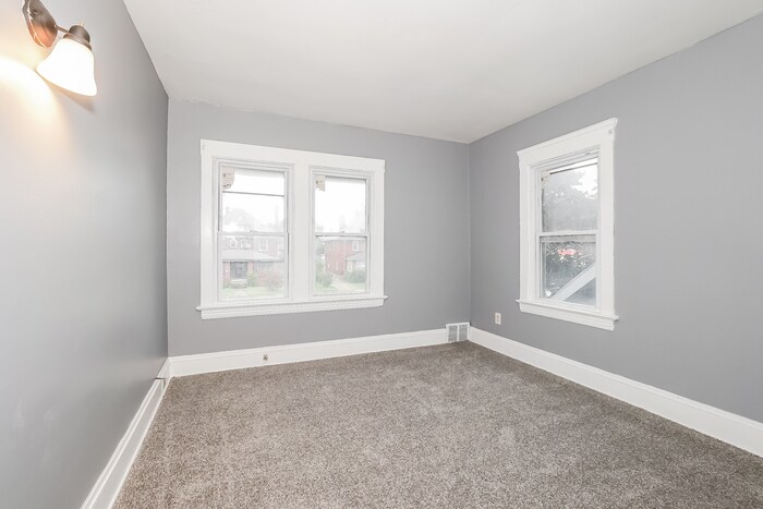 Building Photo - 1556 Dille Rd