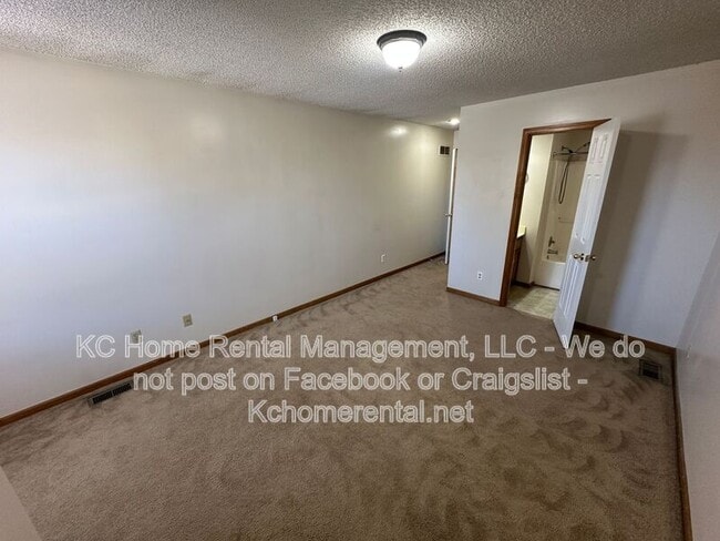 Building Photo - 766 Spring Cir