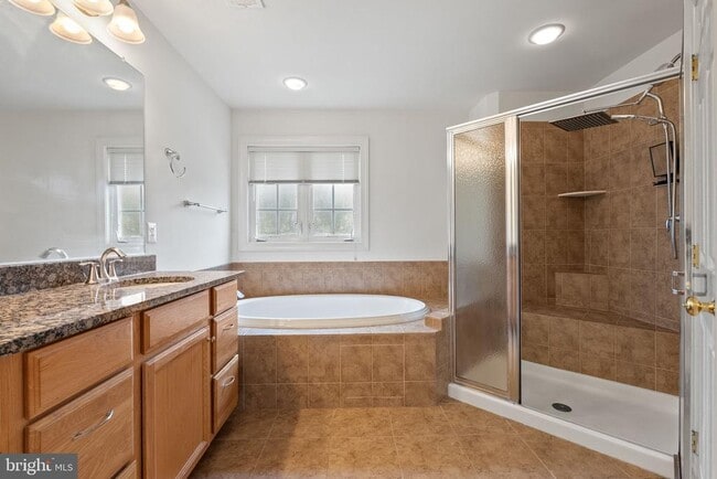 Building Photo - 1515 Regent Manor Ct