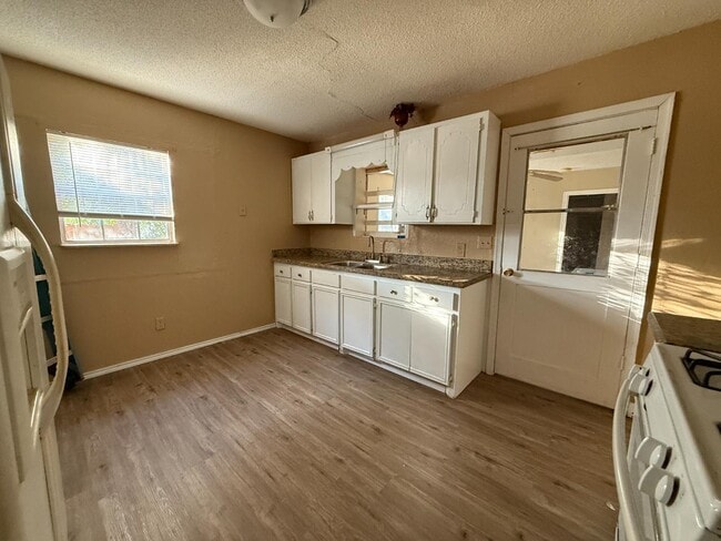 Building Photo - 3008 Katrina Ave