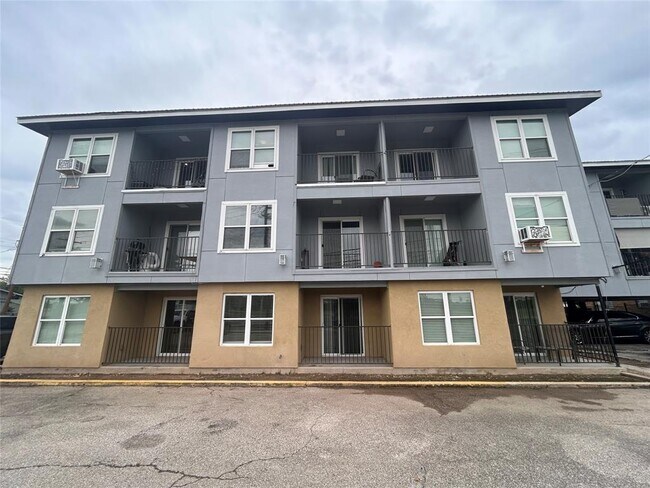 Building Photo - 901 E 40th St