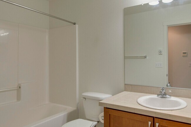 Building Photo - Timberland Falls Condo - 2bd, 2ba, 1011 sq...