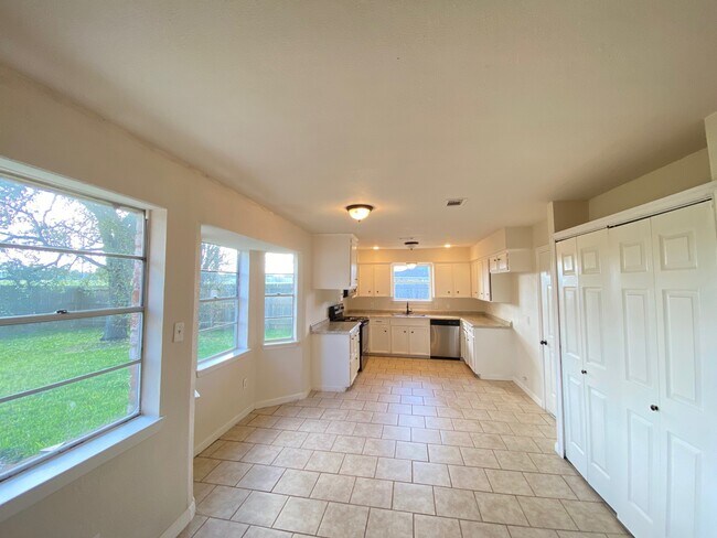 Building Photo - 521 26th Ave N