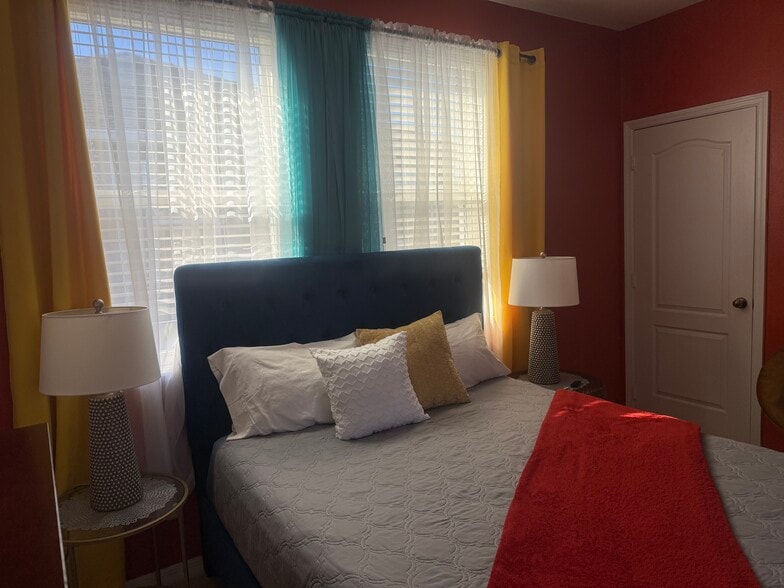 Building Photo - 15337 Southern Martin St