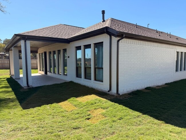 Building Photo - 5445 E Forest Rd