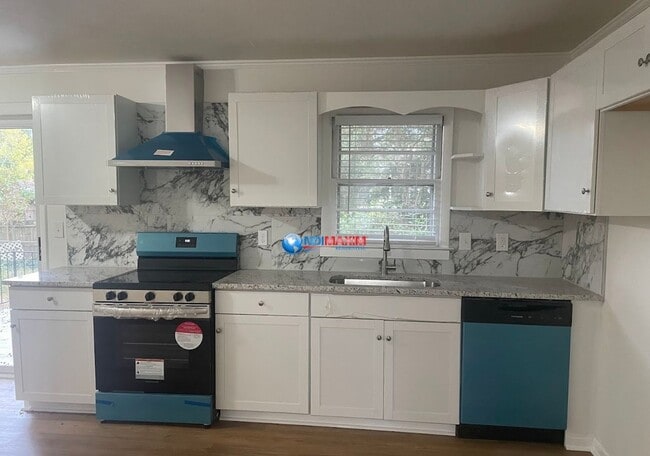 Building Photo - Newly RENOVATED 4 bedroom split-level house in PARKVIEW cluster in Lilburn