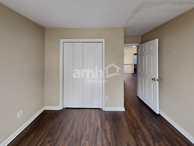 Building Photo - 6004 W Rosie Ln SE