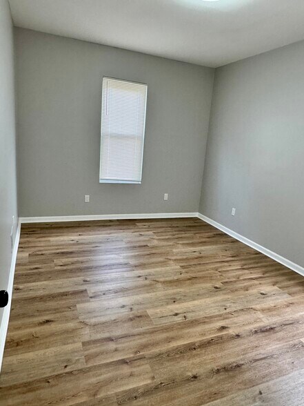 Building Photo - 303 Renner Ave