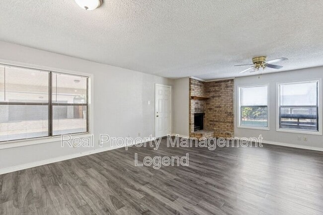 Building Photo - 1156 Mountain View St