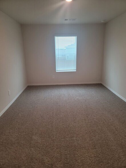 Building Photo - 1117 Northfield Dr