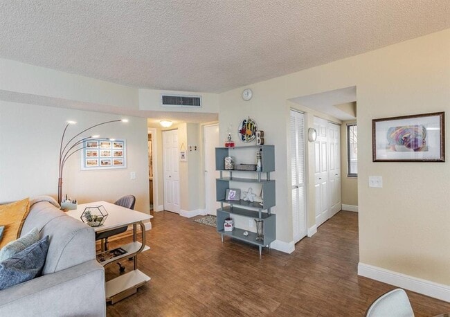 Building Photo - 5541 Del Sol Blvd