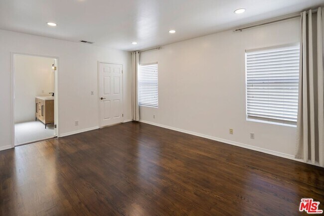 Building Photo - 6446 W 85th St