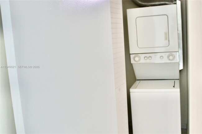 Building Photo - 1871 NW S River Dr