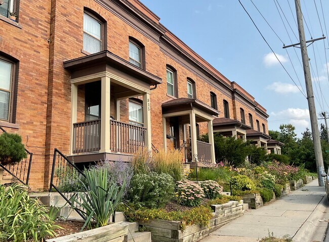 Exterior - 915 S 33rd St