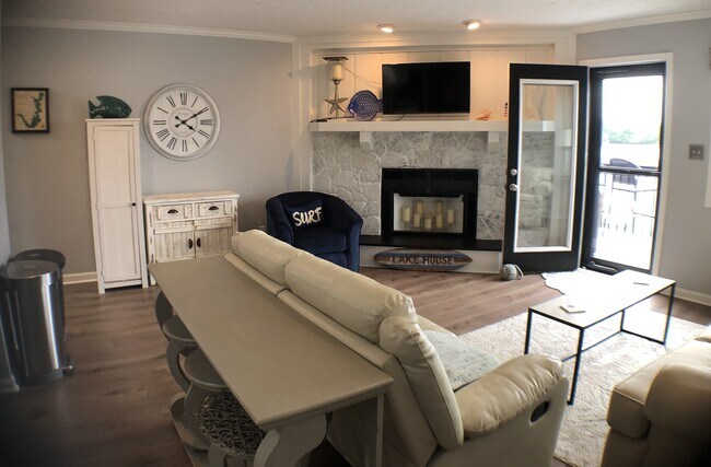 Building Photo - 102 Clarendon Dr