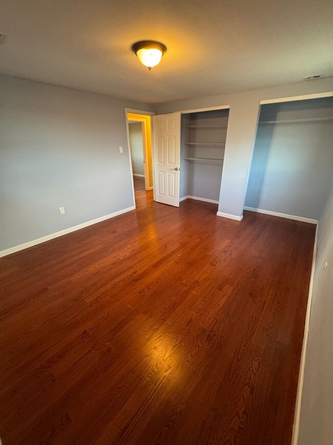 Building Photo - 122 E Navasink Dr